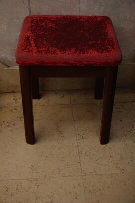 Sgabello in legno
