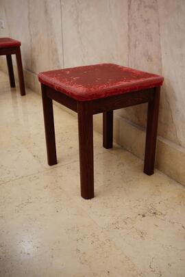 Sgabello in legno (2)