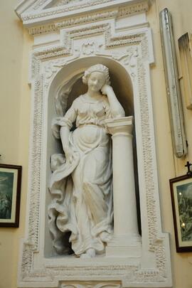 statua in stucco modellato allegoria della Fortezza