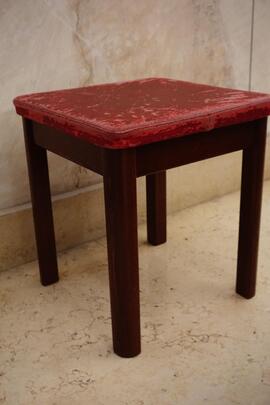 Sgabello in legno (1)