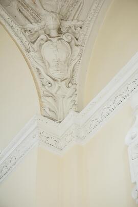 Serie plastico - architettonica in stucco