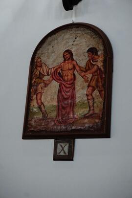 Quadretto della X stazione della Via Crucis