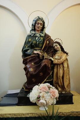 Statua della Maria Vergine bambina e S. Anna