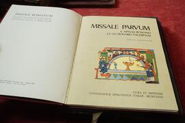 Interno Libro antico in copertina rigida n.81