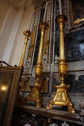 Suppellettile da altare 3