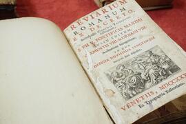 Interno Libro antico in copertina rigida n.76
