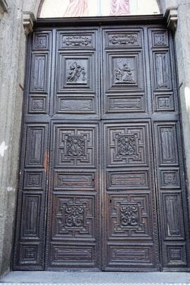 Portone accesso chiesa Collegiata della Santissima Annunziata