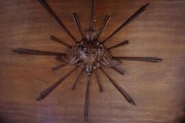 Rilievo in legno della colomba dello Spirito Santo chiesa san francesco