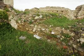 Resti di mura di ambienti laterali del capitolio