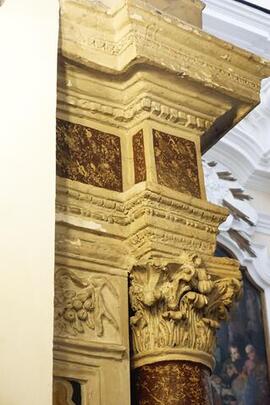 elemento decorativo architettonico di altare
