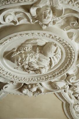 Elemento decorativo di volta in stucco