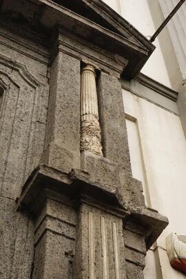 Elementi decorativi di portale maggiore