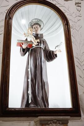 Statua di sant’Antonio e il bambino chiesa di san francesco