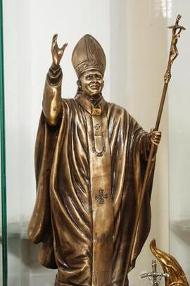 statua dcorativa da cappella papa Giovanni Paolo II