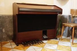 organo e pianola a muro