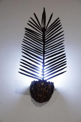 Lampada da parete a forma di palma (1)