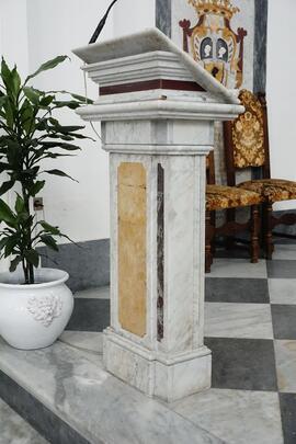 Leggio in marmo Chiesa S. Anna