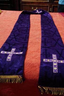 estola sacerdotale aperta color viola con croci viola