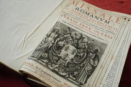 Interno Libro antico in copertina rigida n.47