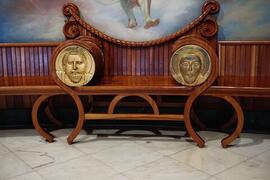 Trono in legno