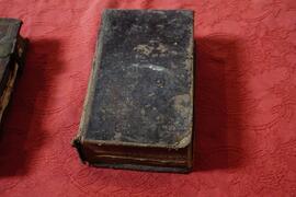 Libro antico in copertina rigida n72