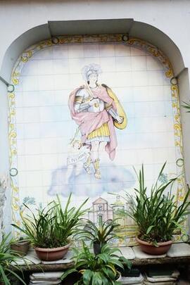 Complesso decorative esterno in maiolica