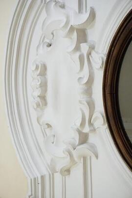 Rilievo decorativo in stucco