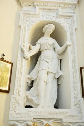 statua in stucco modellato