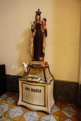 statua devozionale con trono