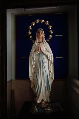 Statua della Madonna di Lourdes