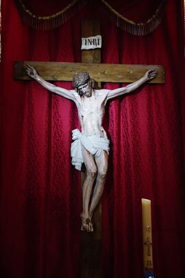 Scultura di Gesù sulla croce