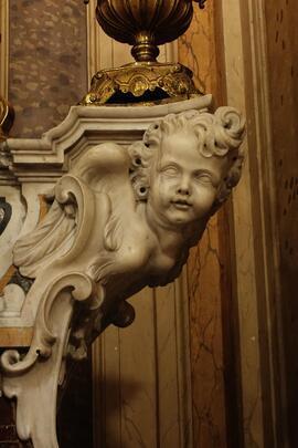 Testa alata altare dx