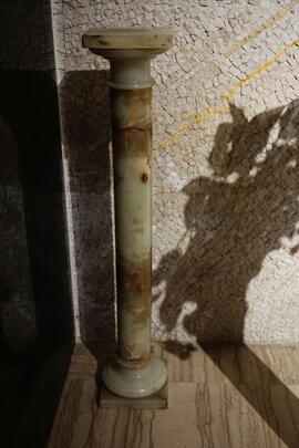 Colonna in marmo  chiesa san pio x