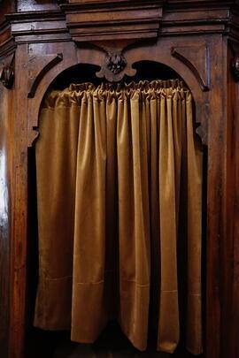 Confessionale in legno Madonna delle Grazie