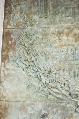 Rilievo sul portone in bronzo (4)
