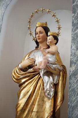 Statua della Madonna con il bambino