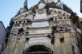 composizione plastico-architettonica di facciata di edificio sacro