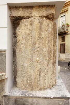 Colonna in pietra esterna 2 Chiesa S. Anna