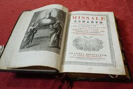 InternoLibro antico in copertina rigida n.44 Chiesa Annunziata