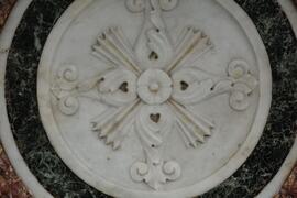 Fregio in marmo dell’altare Chiesa S. Anna