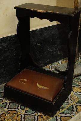 inginocchiatoio in legno