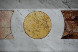 Decorazione in marmo S. G. Evangelista