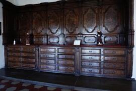 Mobile da sacrestia in legno