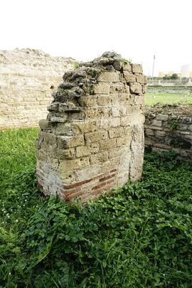 Resti di base di arco laterale