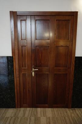 Porta in legno 1 chiesa san pio x