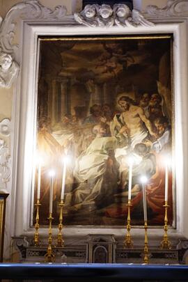 Cornice mistilinea con putti
