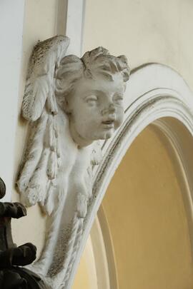 putti in rilievo
