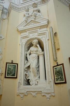 cornice in stucco scultura in stucco allegoria della temperanza
