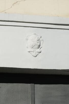Decorazione plastica di portale secondario