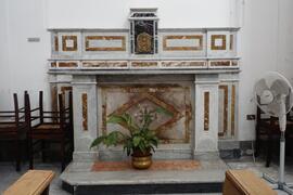 Altare in marmo bianco
